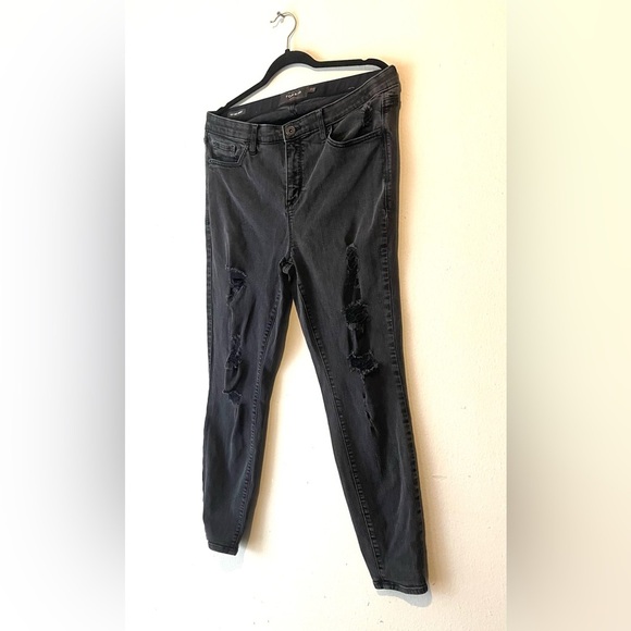 Torrid Womens Distressed Ripped Sky High Skinny Black Jeans Size 16 - Picture 3 of 9